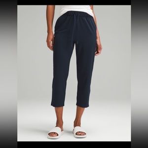 Lululemon high rise cropped pant navy size 4